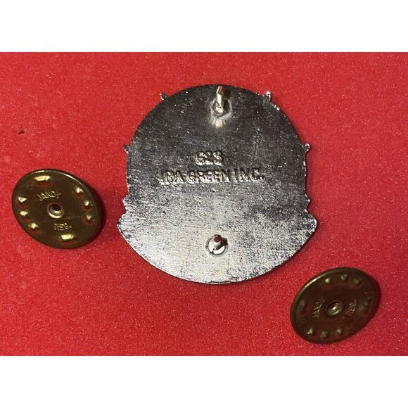 Vintage IRA Green Inc Lapel Pin Tackle G23 Enamel Gold Tone Collectible - Picture 2 of 7